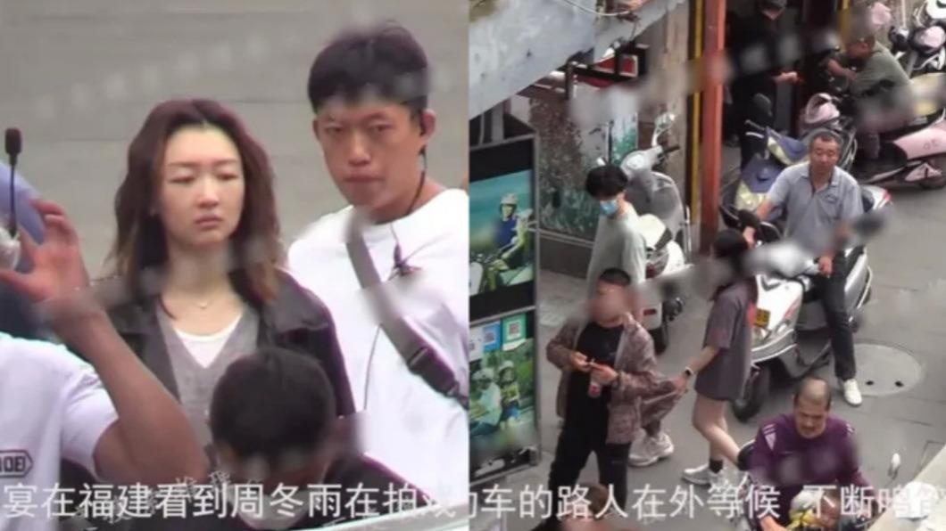劇組封路現場擠的水洩不通。(圖/翻攝自微博星探狗)