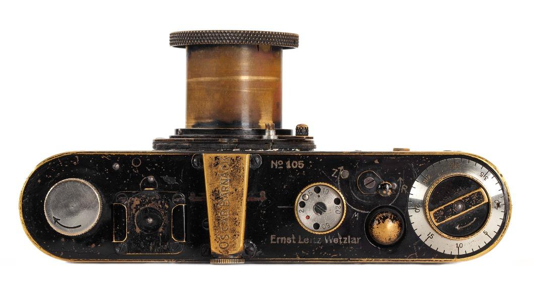 這台徠卡0系列原型機的序號為105,為1923年所生產。(圖/翻攝自徠茲相機拍賣會官網)