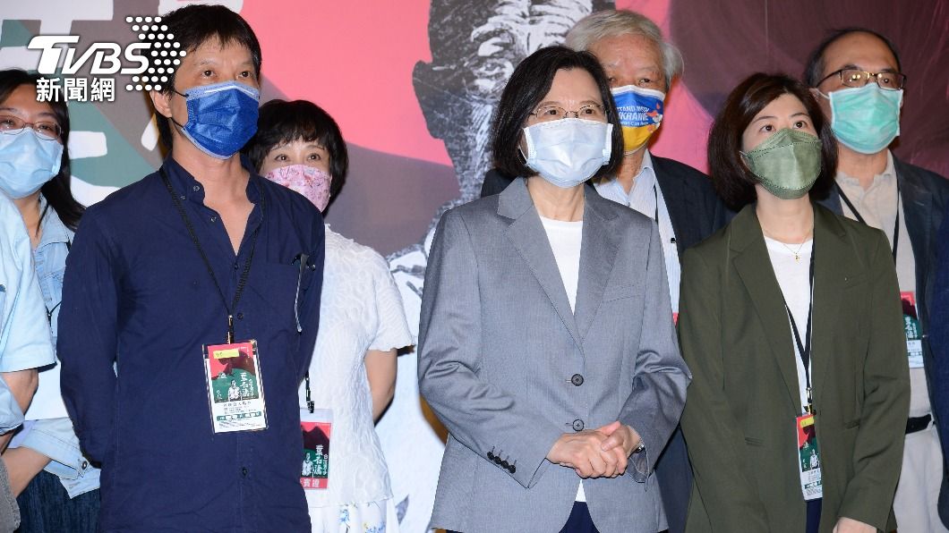 蔡英文(中)出席紀錄片首映會。(圖/許方正攝)