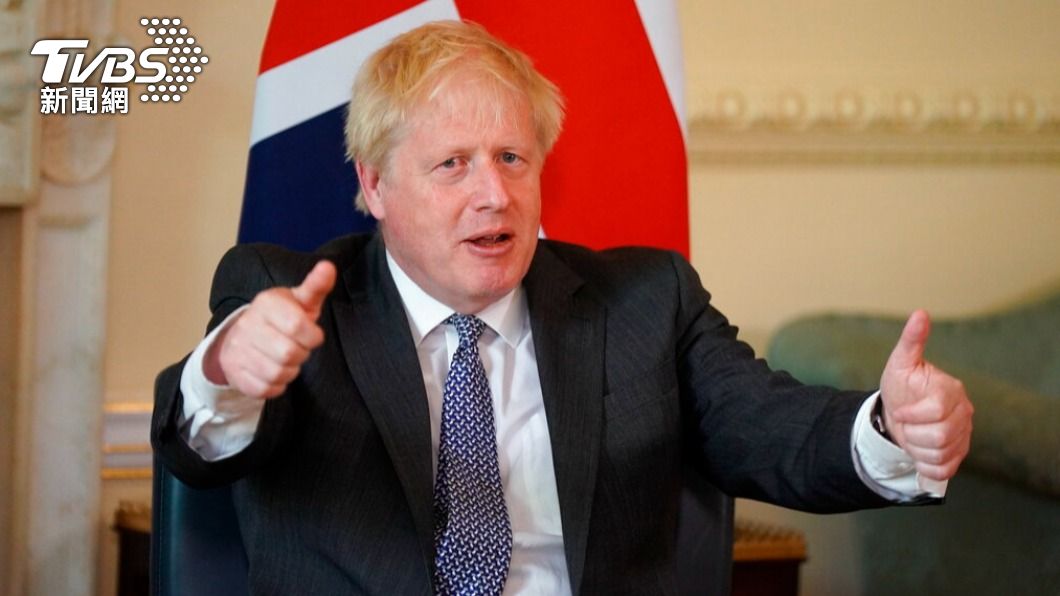 英國首相強生在今年4月提出這項措施，試圖藉此打擊非法難民問題。（圖／達志影像美聯社）