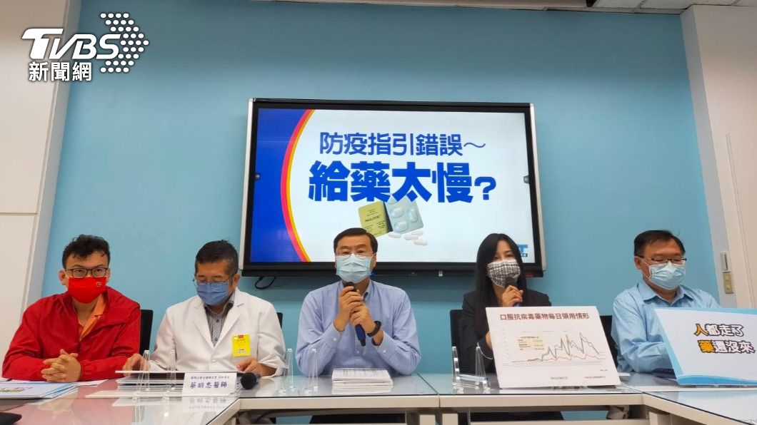 確診發病3天內死亡比例高 國民黨團:抗病毒口服藥給太慢