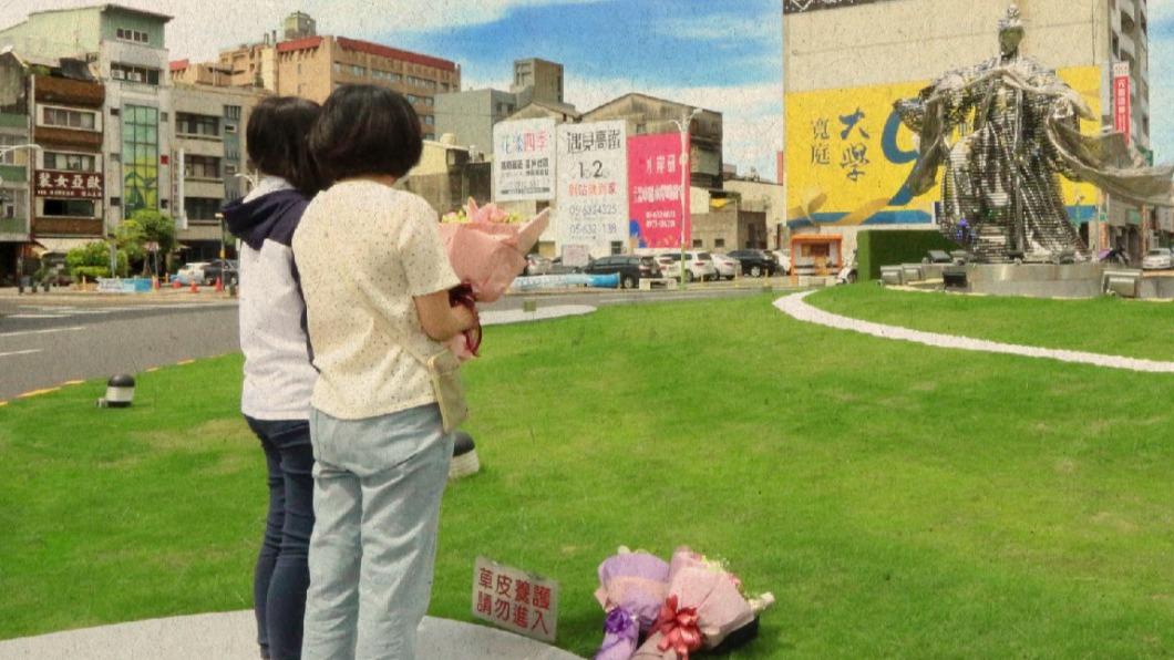 不捨!民眾發起「素還真圓環」弔唁黃文擇大師 鎮公所點頭