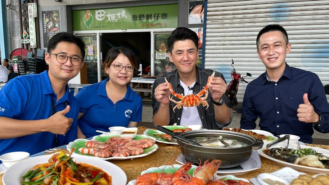 祖雄、鮪魚放送泡湯畫面挺高雄旅遊 「冒險王」阿布回歸外景