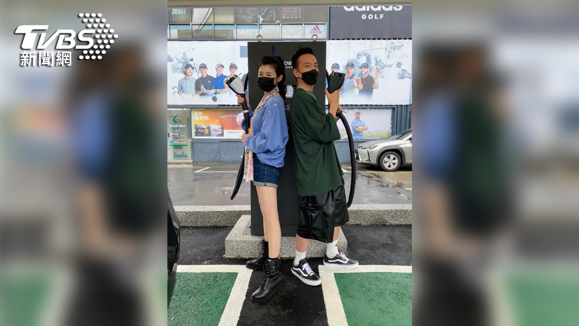 蘇宗怡與小鐘挑戰開著電動休旅車,小鐘透露想靠電動車脫單。(圖TVBS提供)