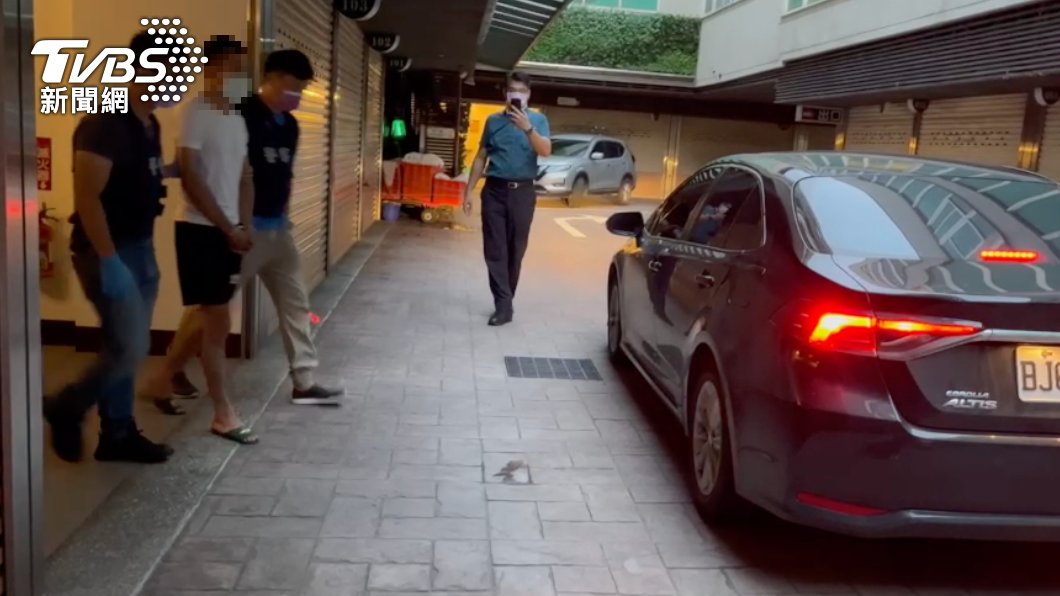 警方北上彰化一處汽車旅館逮補黃男。(圖/TVBS)
