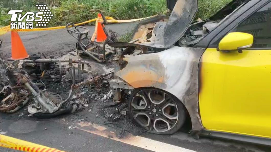 三台機車被燒得僅剩骨架。（圖／TVBS）