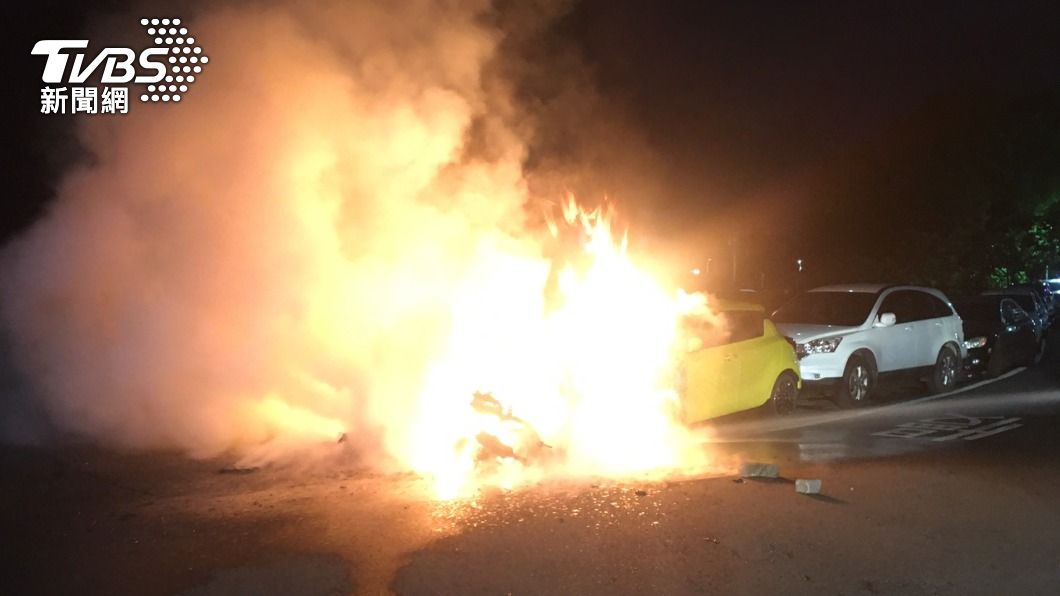 苗栗青少年縱火!兩幫派人馬爆口角 扔汽油彈洩憤毀4車