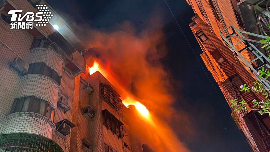信義區暗夜火警！公寓火舌、濃煙狂竄　警消急疏散9住戶