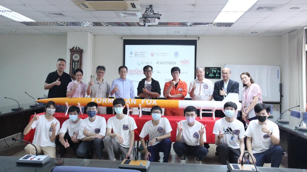 「Formosan Fox」團隊成員去年修習機械實作課程激發興趣後,找同好組隊備戰比賽。(圖/陽明交大提供)