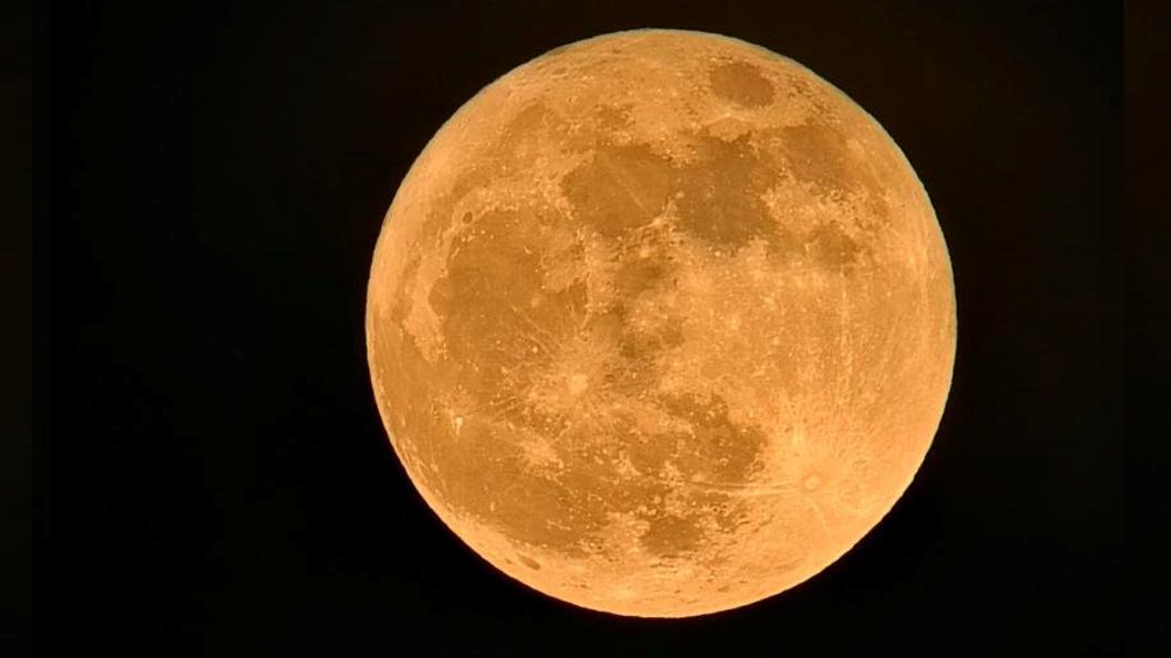 超壯觀!今年第1顆「超級月亮」 網驚嘆:好像電影特效