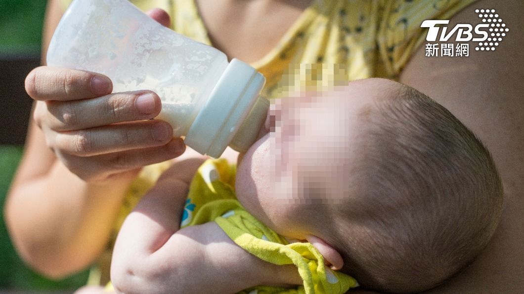 小心「躺著喝奶」這習慣！女童竟罹中耳炎　發燒急送醫