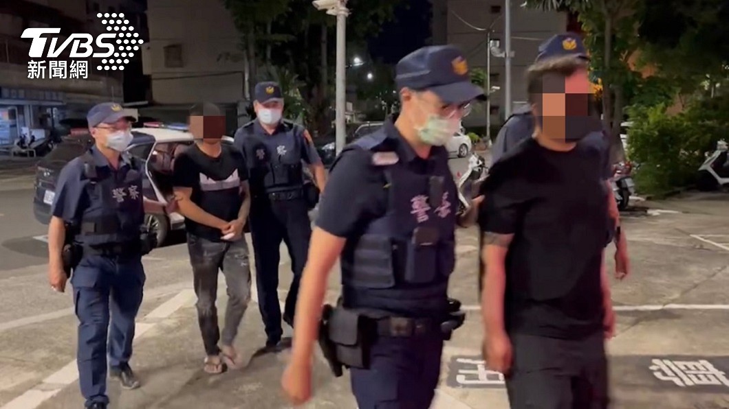 警方獲報後循線將11名嫌犯逮捕歸案。（圖／TVBS）