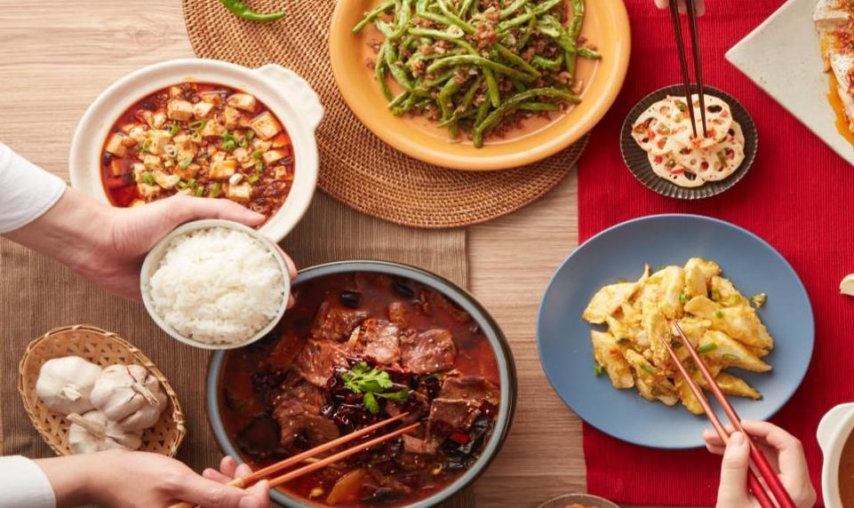 全新上架「開飯、饗泰多、真珠｜同饗餐飲優惠套券」。（圖／KKday提供）