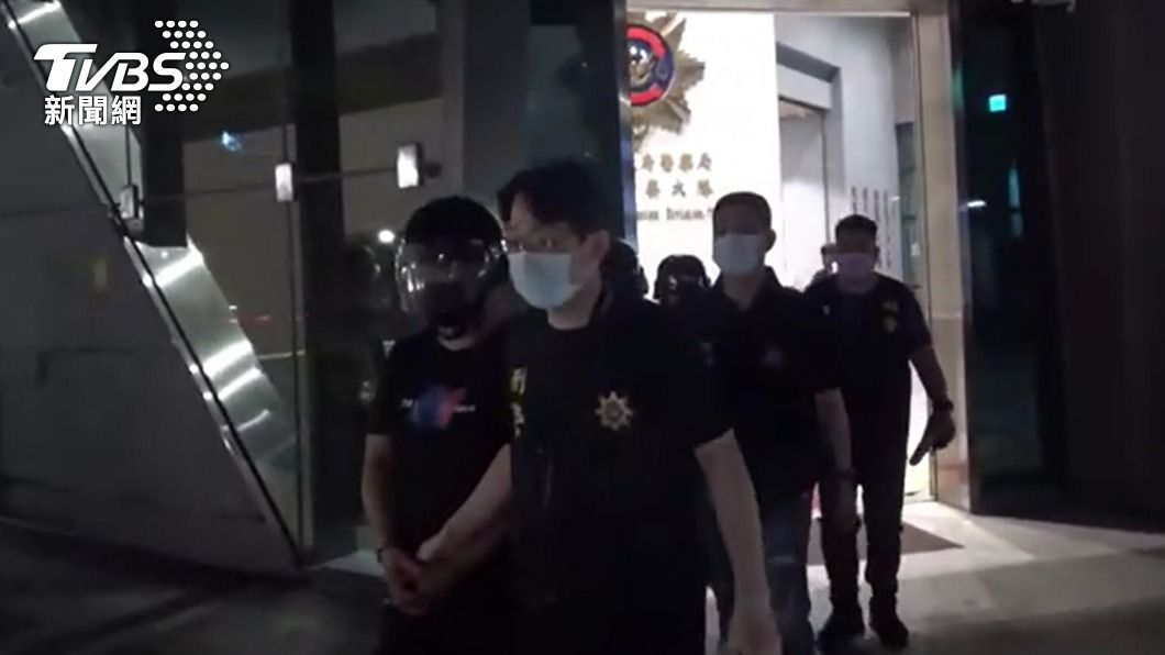 警方將11名涉嫌人移送法辦。(圖/TVBS)