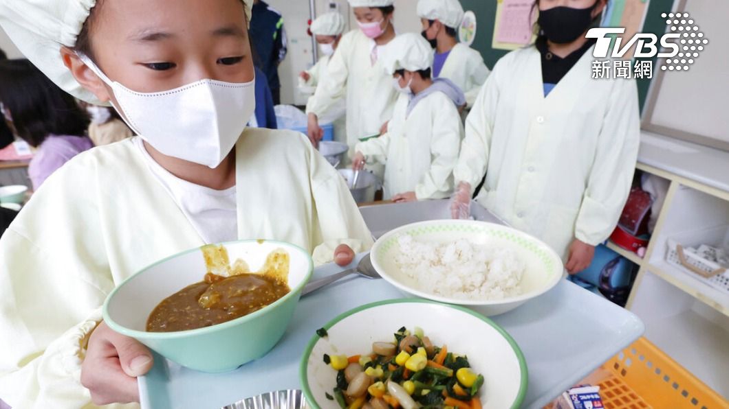 日本校長吃出學校午餐有惡臭 疑女職員「摻糞便」遭送辦