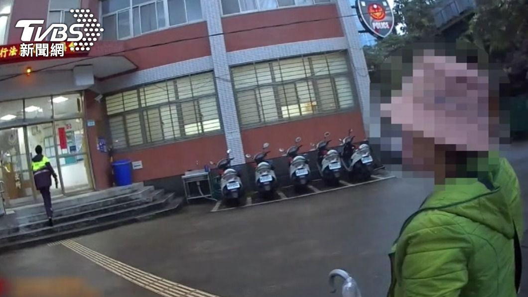 警方事後通知陳姓婦人到案說明。(圖/TVBS)