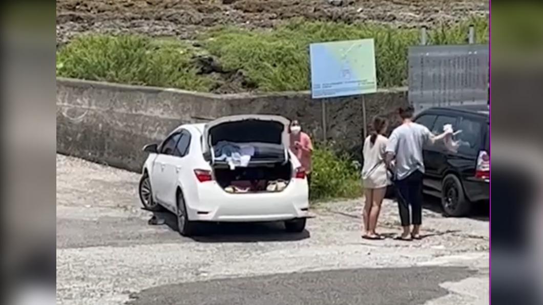 吊半空、重摔!墾丁虐貓遊客身分曝 辯:擦牠腳時掉下去