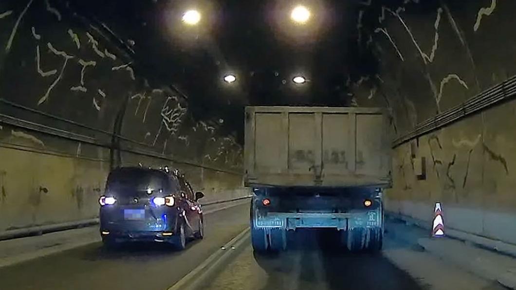 蘇花版運轉手之戀?竟是「逆向超車」遇管制 只好倒退嚕