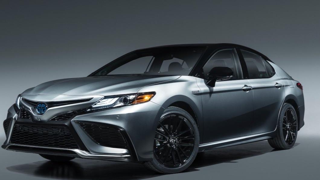金城武曾被拍到開著Toyota Camry豪華房車。(圖/翻攝自Toyota 臉書)