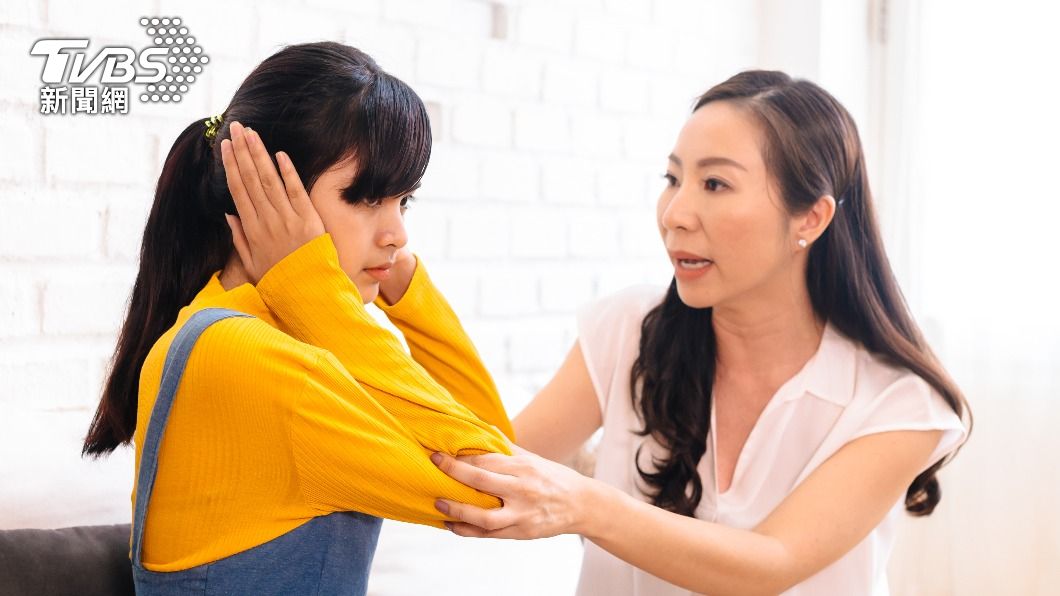 照著父母的期許長大成人或許是回應父母的養育之恩。（示意圖／shutterstock達志影像）