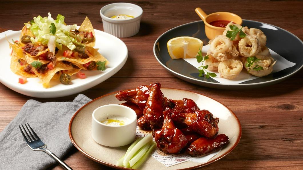 下酒菜部分則有「佐酒小食買１送１」。（圖／業者提供）