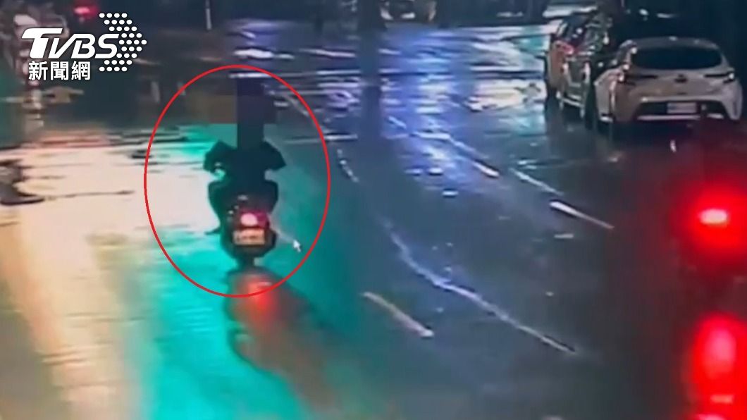 潘男酒駕上路,全被監視器拍下。(圖/TVBS)