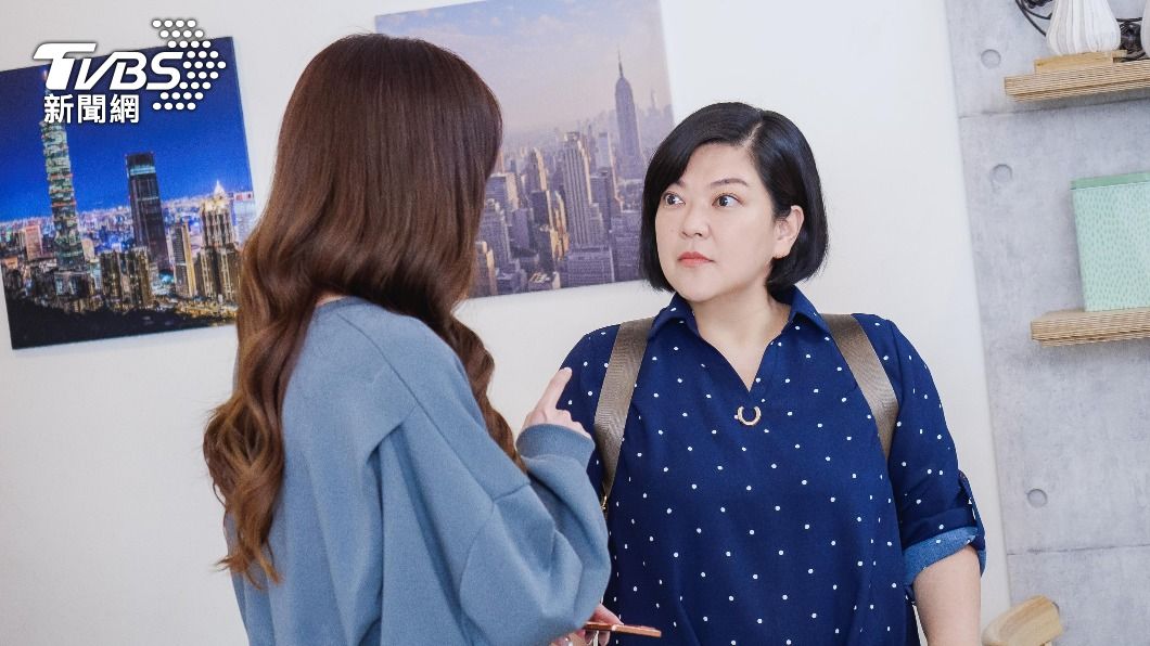 杜詩梅演出化學老師「米竹香」。(圖/TVBS)