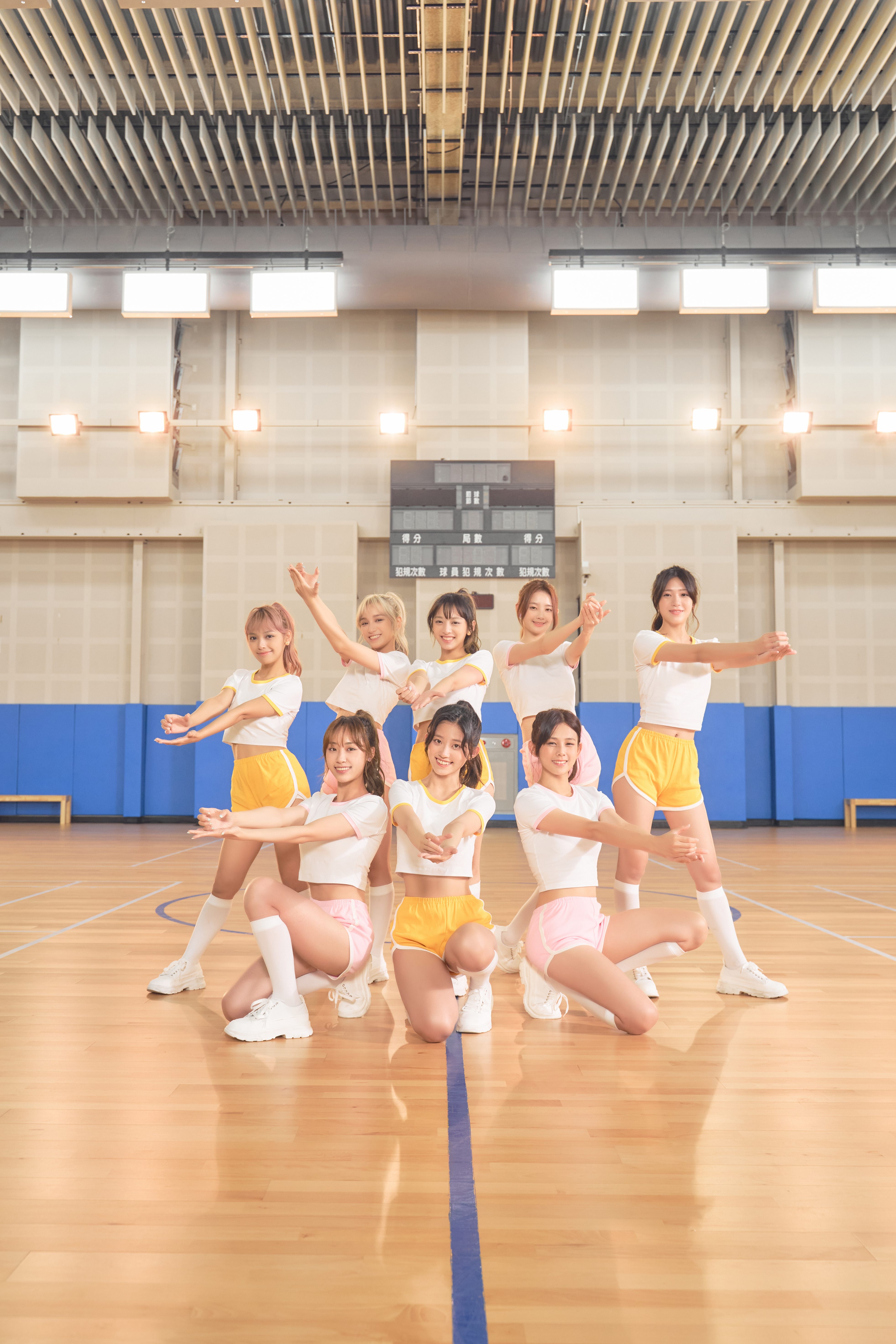 PINK FUN在MV中打排球。(圖/索尼音樂提供)
