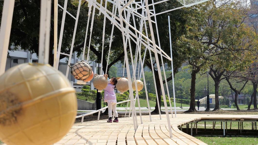 深具海洋意涵的《洄身》加碼移展至林園海洋濕地公園。（圖／翻攝自鄭剛臉書）