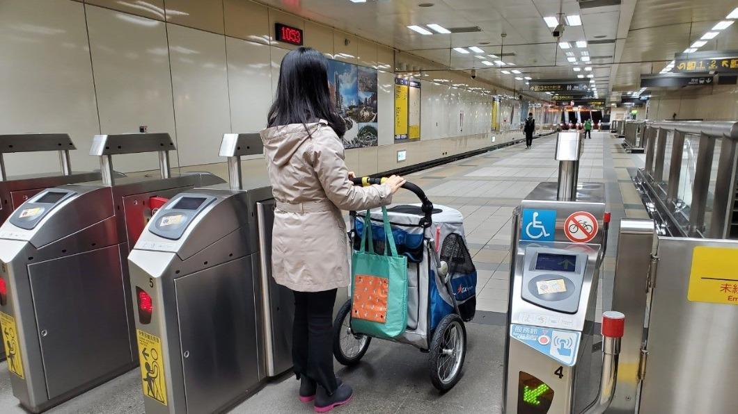 毛孩爸媽注意！北捷宣布寵物、自行車　這時段可乘車