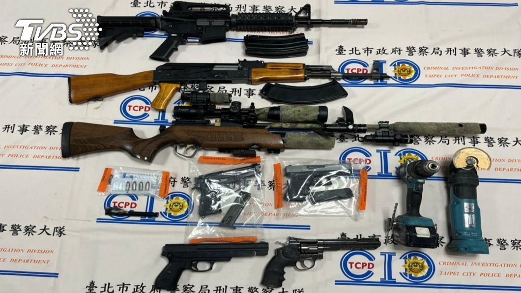 水電工斜槓改槍師!DIY七把全藏車內如「行動火藥庫」
