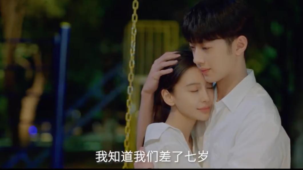 Angelababy與賴冠霖主演的大陸劇《愛情應該有的樣子》近日播出。（圖／翻攝自Angelababy微博）