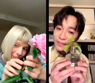 兩人在直播時分享植栽。（圖／環球音樂提供）