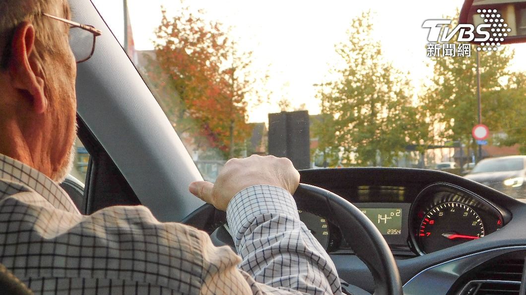 65歲身價破億適合開什麼車? 網笑:請司機就好