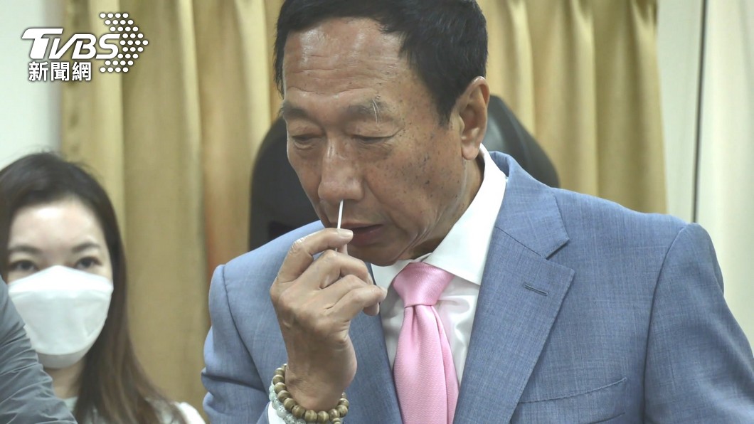 郭董快篩機適用 指揮中心增「家用PCR」快篩陽=確診
