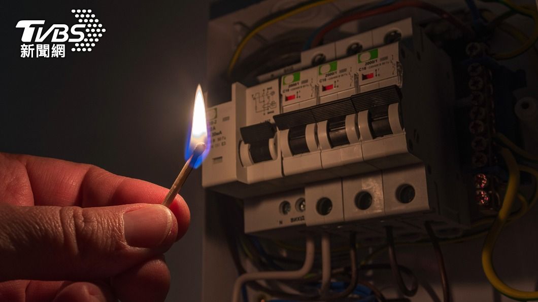 板橋環球購物中心晚間突停電5分鐘　民眾尷尬摸黑用餐