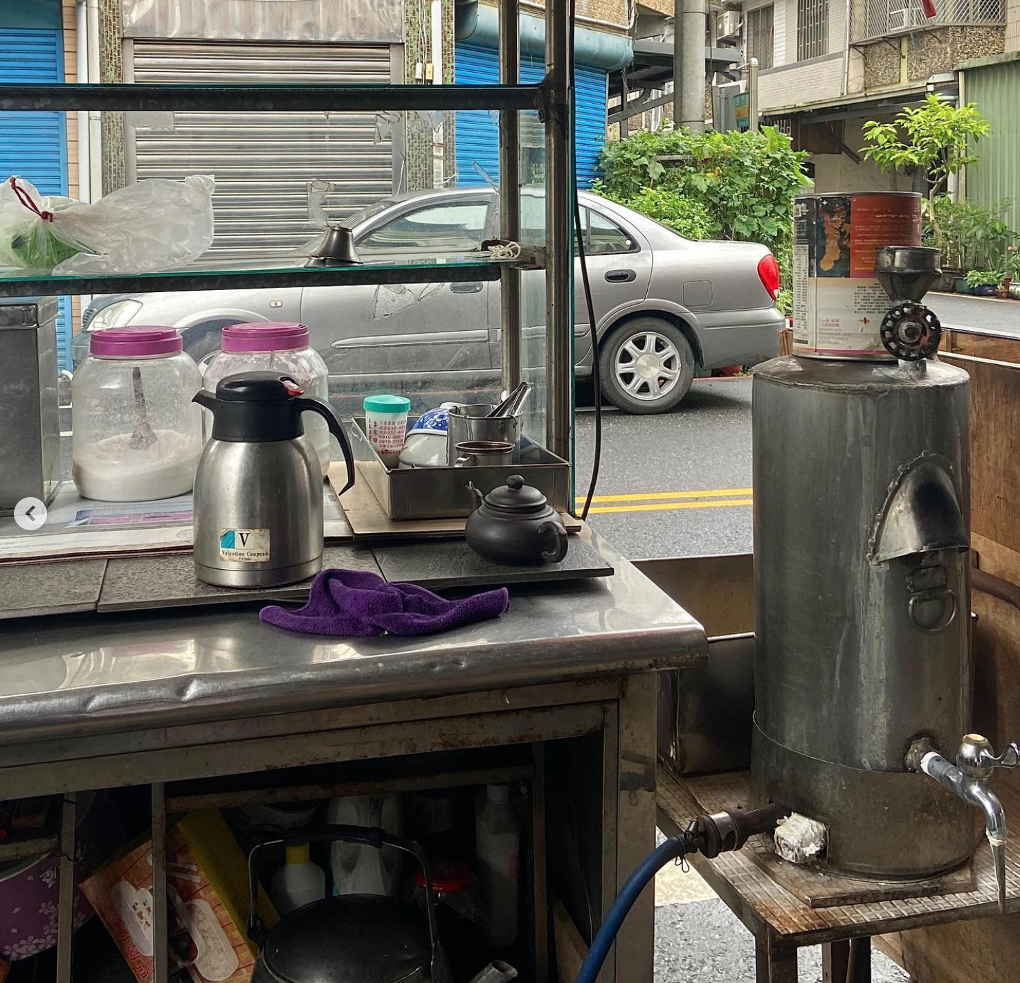 原PO在一間古早味早餐店發現超懷舊甜點「太白粉甜湯」。(圖/翻攝自Dcard)