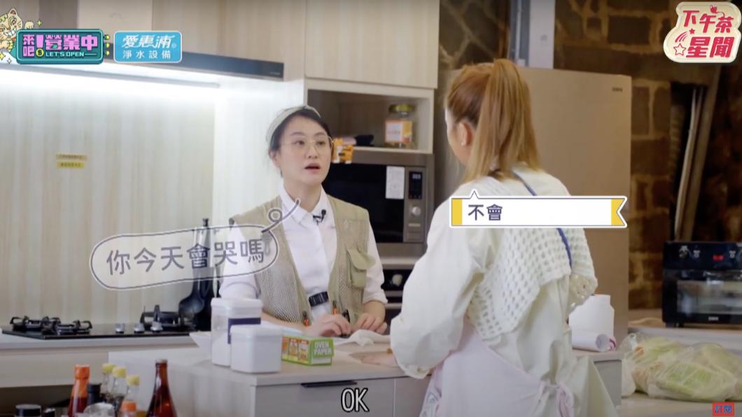 海裕芬問鬼鬼會不會哭。(圖/翻攝《來吧!營業中》節目片段)