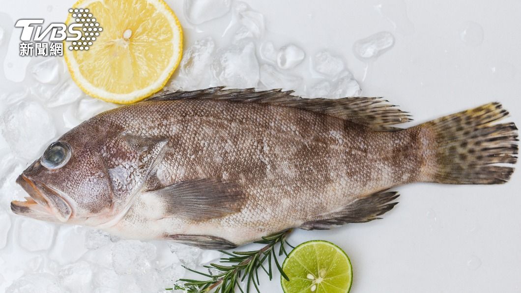專家建議煮魚前可用牙刷刷除腥味。（示意圖／shutterstock達志影像）