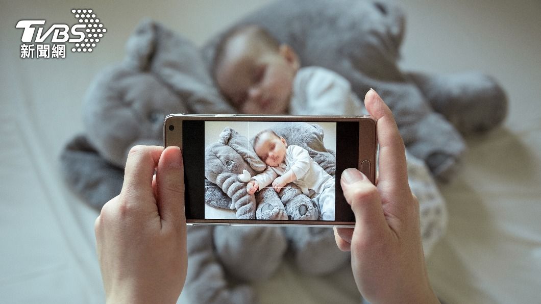不少人表示不喜歡看到「曬小孩」類型的限時動態。(示意圖/shutterstock達志影像)