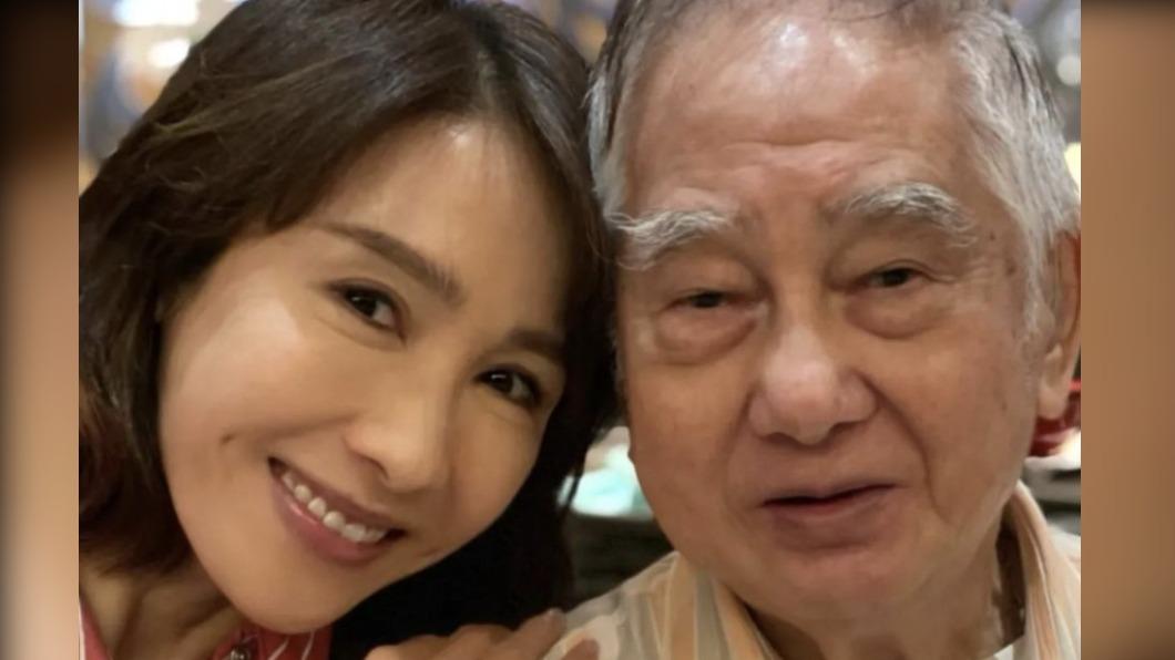 黎姿在國際父親節時曬出與爸爸的合照。(圖/翻攝自黎姿 IG)