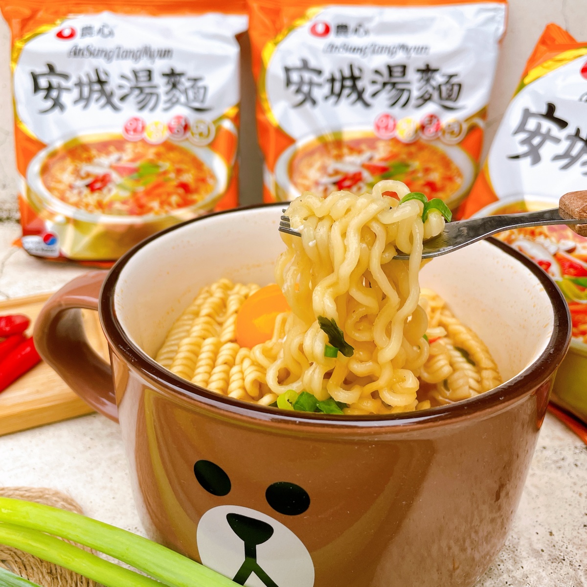一包麵換算下來才27元,吸引許多民眾購買。(圖/翻攝自 IG@eat_sunsun)