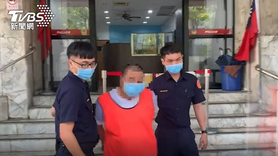 警方依現行犯將林男逮走。(圖/TVBS)