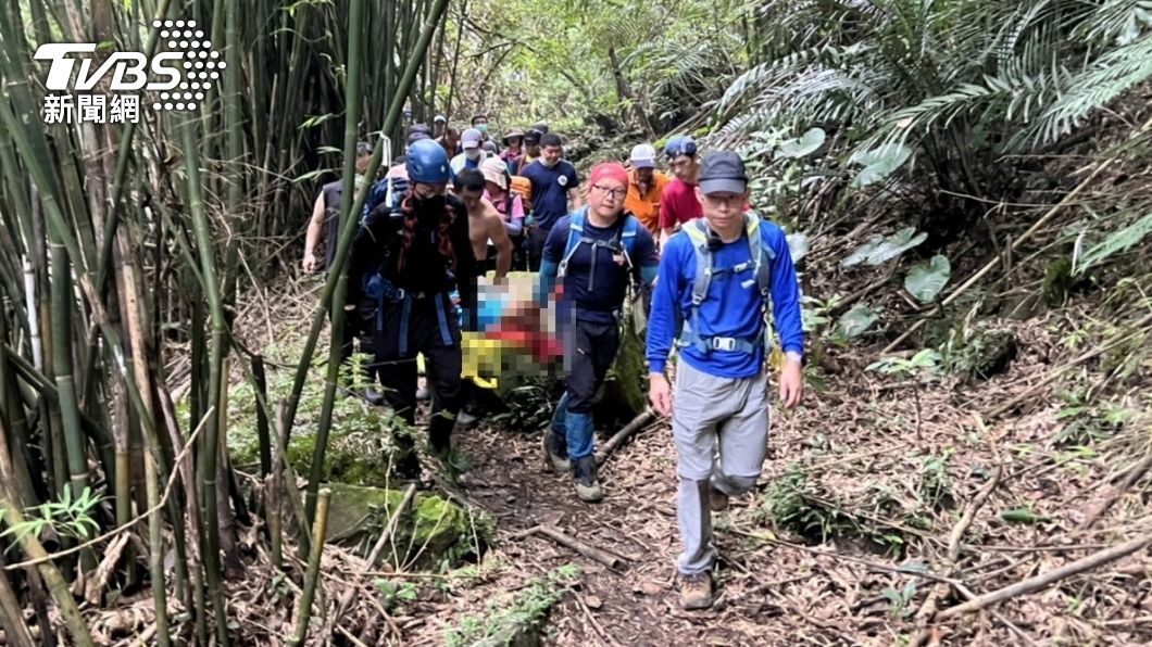 福馬古道健行4女遭蜂螫!1人一度昏迷 警消救援運下山