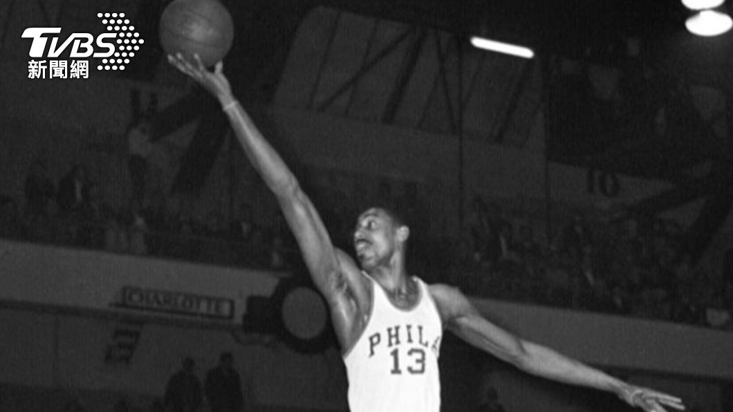 傳奇中鋒張伯倫(Wilt Chamberlain)是公認的「上古神獸」。(圖/達志影像美聯社)