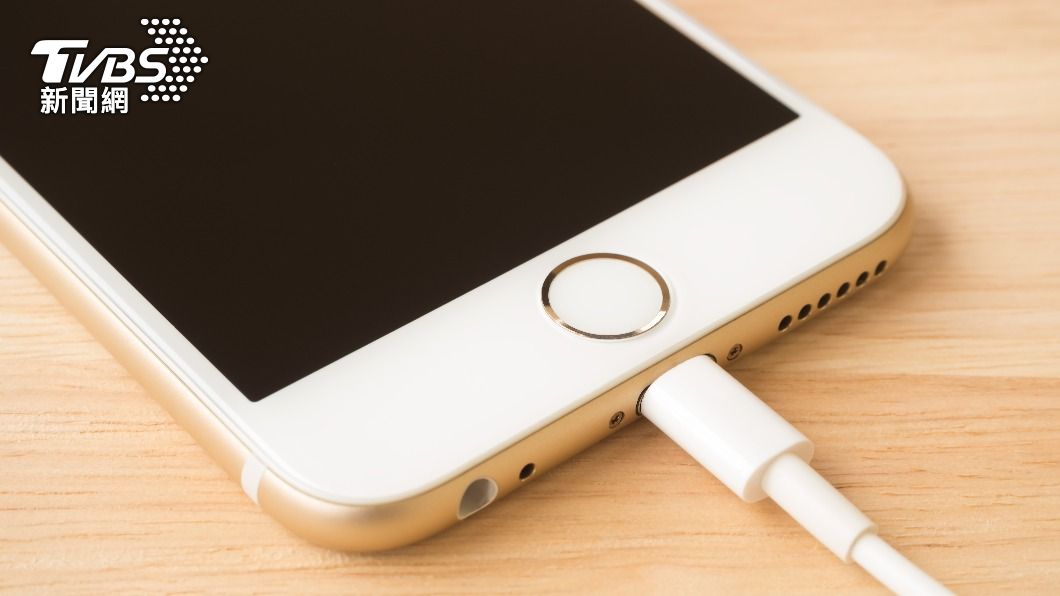 iPhone充電線狂壞?內行曝正確用法:一條至少戰5年