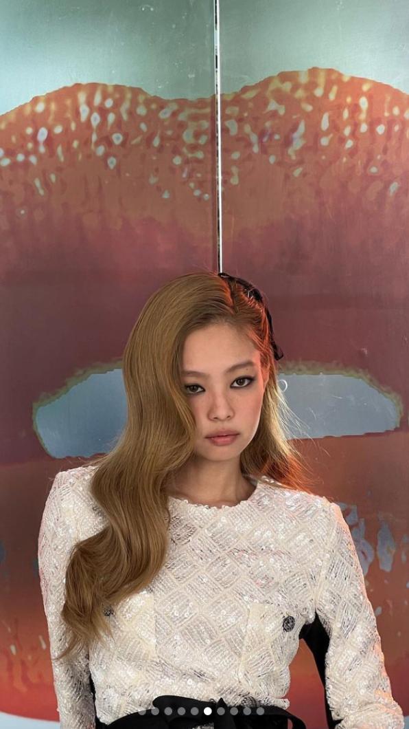 Jennie PO出現系列美照引起熱議。（圖／翻攝自＠jennierubyjane IG）