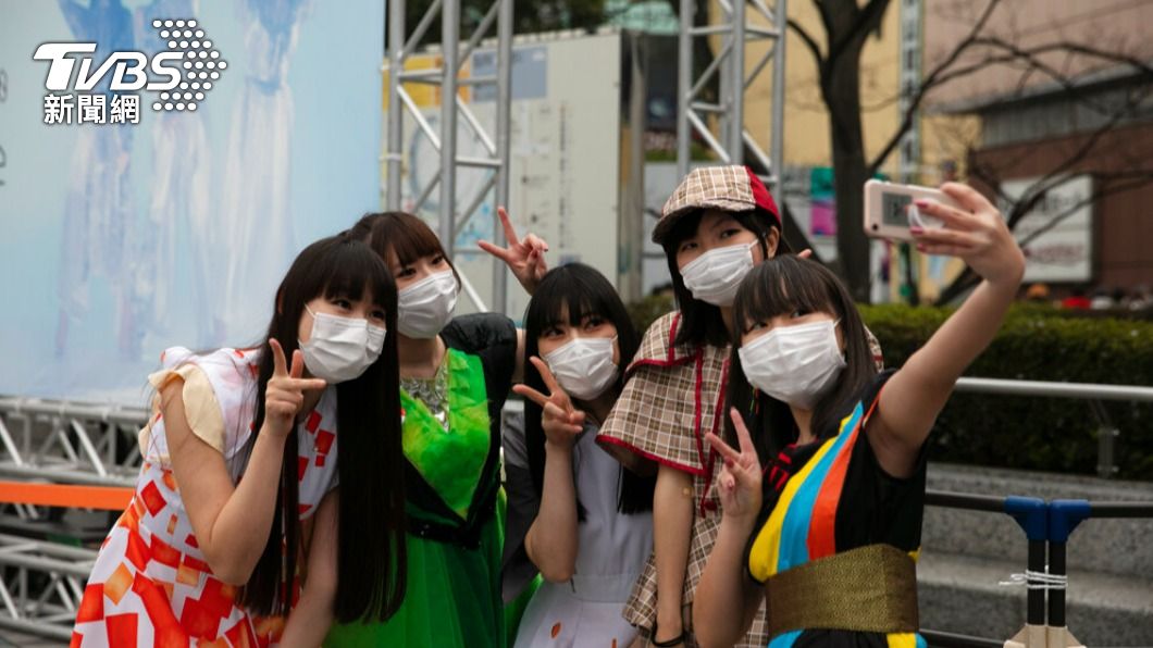部份青少年對外貌沒自信,體育課也不願脫下口罩。(圖/達志影像美聯社)