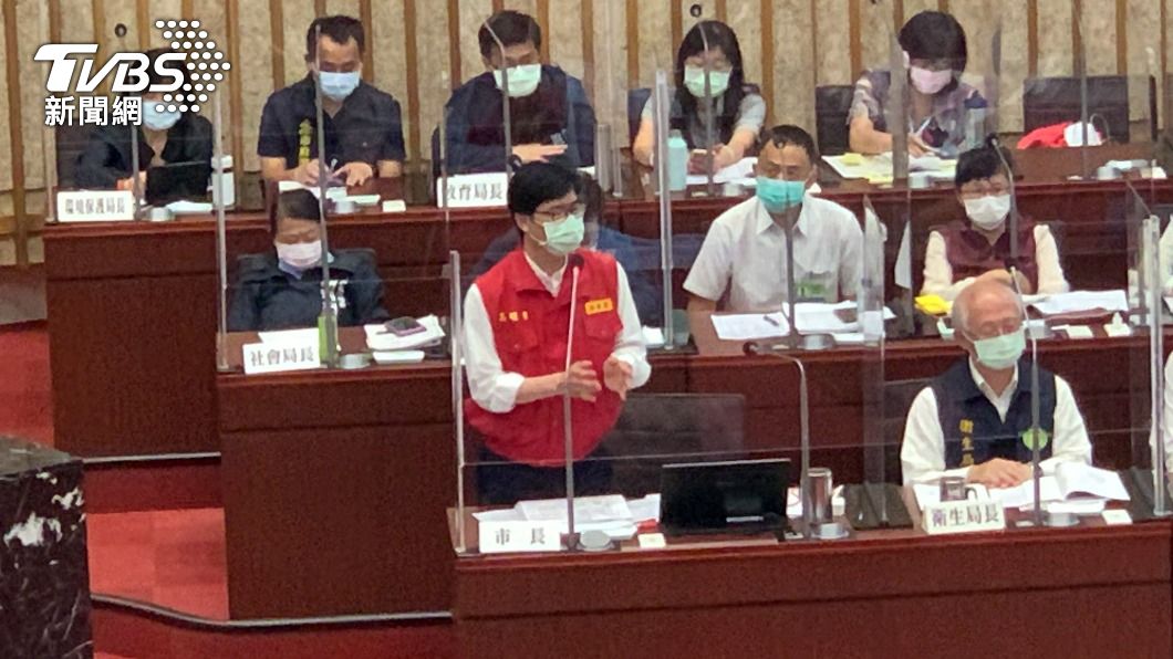 陳其邁說明採購流程。（圖／TVBS）