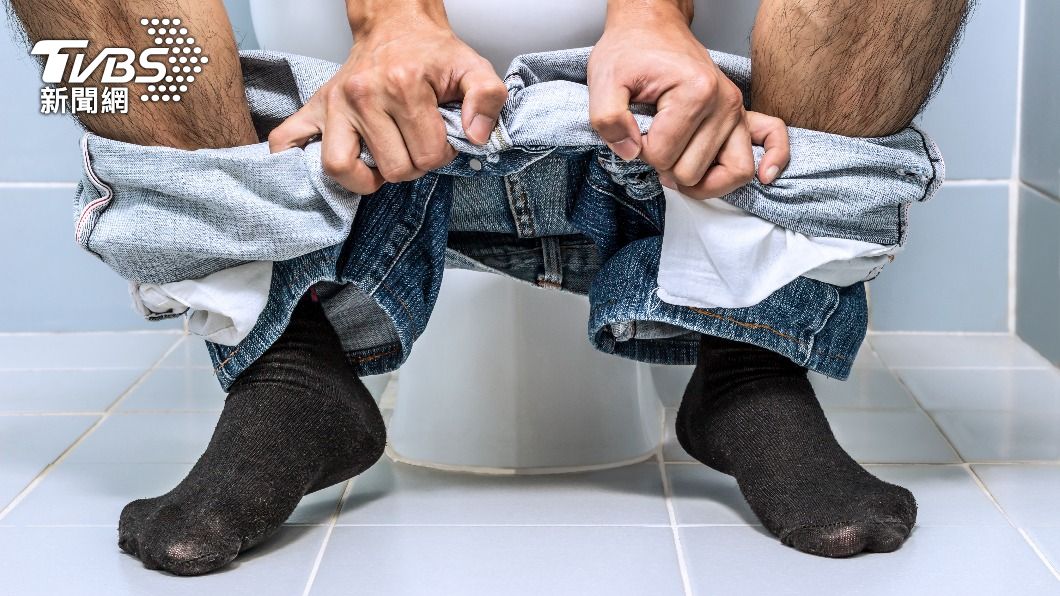 男子解放完才發現沒有衛生紙。(示意圖/shutterstock 達志影像)
